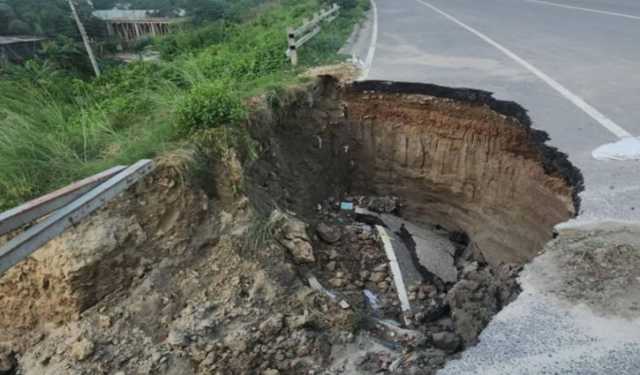 শীতলক্ষ্যা তৃতীয় সেতুর সংযোগ সড়কে ভাঙন