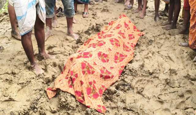 নাটোরে মাটি ধসে পড়ে প্রাণ গেল শিশুর
