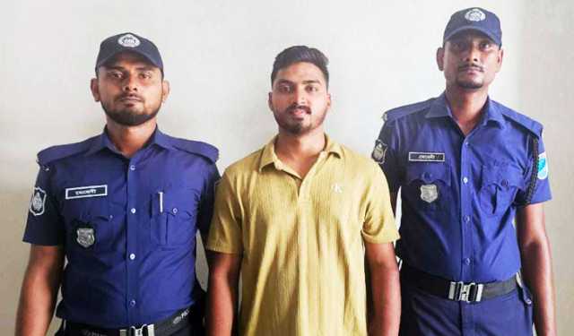 মুন্সীগঞ্জে লঞ্চে নারীদের মারধরের ঘটনায় যুবক গ্রেপ্তার