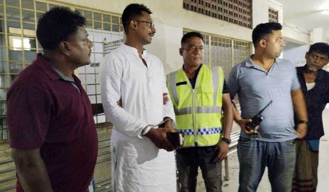 খুবি শিক্ষককে মারধরে অভিযুক্ত শিক্ষার্থী নোমান গ্রেপ্তার 