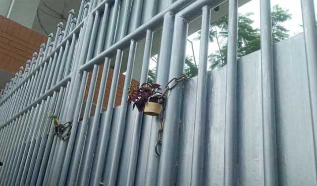 এবার ববি উপাচার্যের বাসভবনে তালা