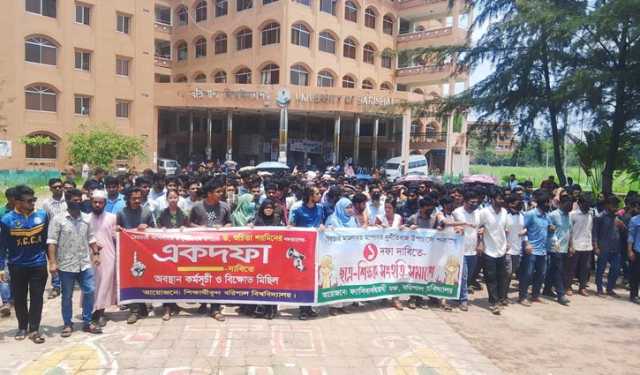 এবার ববি উপাচার্যের পদত্যাগের দাবিতে যোগ দিলেন শিক্ষকরা