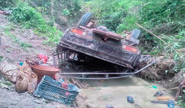 বান্দরবানে নিয়ন্ত্রণ হারিয়ে জিপ পাহাড়ি খাদে, নিহত ১