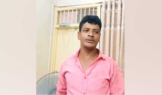 চবি শিক্ষার্থীর হারানো মোবাইল পেয়ে ফেরত দিলেন রিকশাচালক