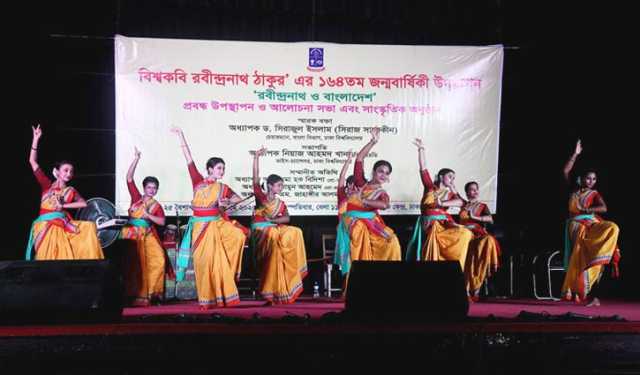 ঢাবিতে বিশ্বকবির ১৬৪তম জন্মবার্ষিকী উদযাপিত