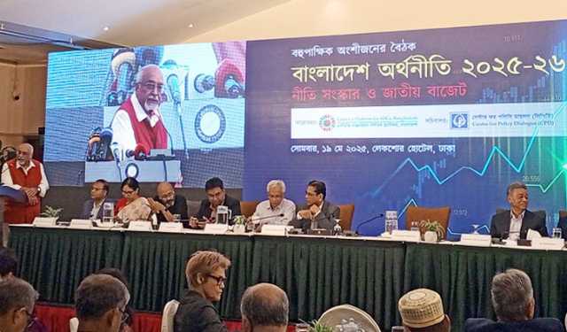 বিগত সরকারের পতনের পর আমলাতন্ত্র শক্তিশালী হয়েছে: দেবপ্রিয় ভট্টাচার্য