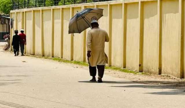 মৃদু তাপপ্রবাহ বয়ে যাচ্ছে দিনাজপুরে 