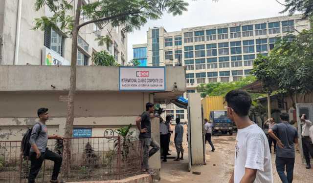 পানি পান করে অসুস্থ অর্ধ শতাধিক শ্রমিক, কারখানা বন্ধ ঘোষণা 