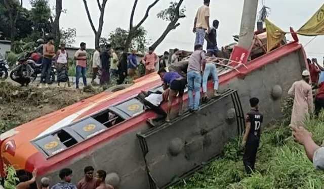 ফরিদপুরের ভাঙ্গায় যাত্রীবাহী বাস খাদে, আহত ২০ 