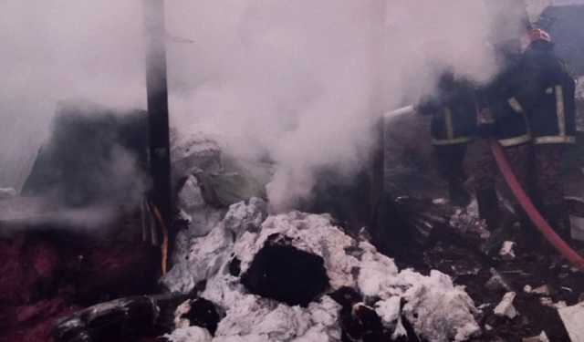 গাজীপুরে বজ্রপাতে তুলার গোডাউনে আগুন