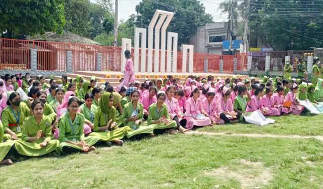 গোপালগঞ্জে নার্স-মিডওয়াইফারি শিক্ষার্থীদের অবস্থান কর্মসূচি