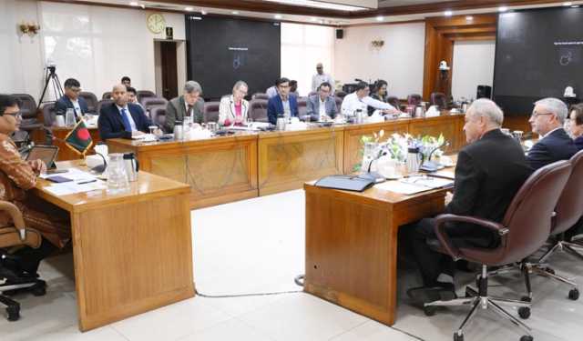 কূটনীতিকদের শ্রম খাত সংস্কারের অগ্রগতি জানালেন লুৎফে সিদ্দিকী