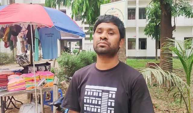 স্বপ্ন দেখা থেমে নেই দৃষ্টিপ্রতিবন্ধী মমিনুরের
