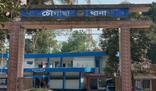 চৌগাছায় আসামি ধরতে গিয়ে হামলায় আহত ওসিসহ ৭ পুলিশ