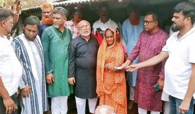 তারেক রহমানের নির্দেশে ডহর মশিয়াহাটী গ্রামের ক্ষতিগ্রস্তরা পেলেন সহায়তা