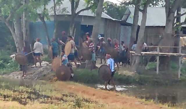 ঝিনাইদহে ২ পক্ষের সংঘর্ষে আহত ১০, বাড়ি ভাঙচুর