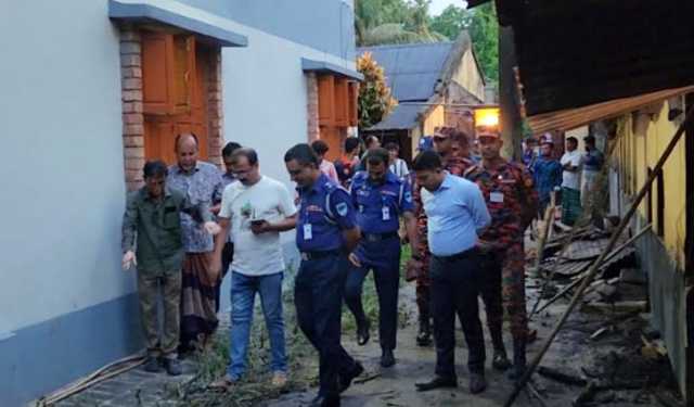 ঝিনাইদহে লেখক ও নাট্যশিল্পীর বাড়িতে আগুন, থানায় অভিযোগ