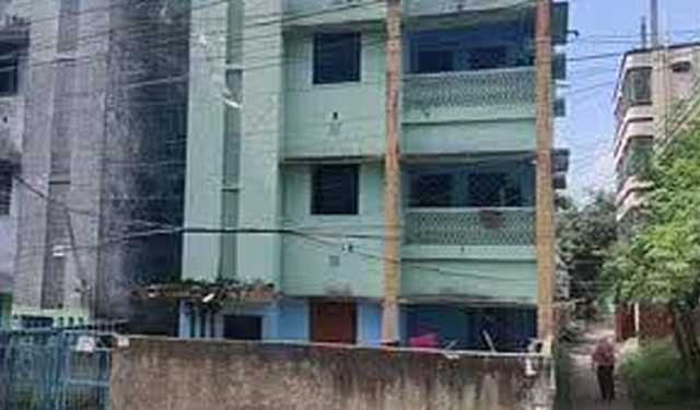 পোশাক কেনাবেচার কথা বলে ভাড়া নেওয়া হয় বাসাটি