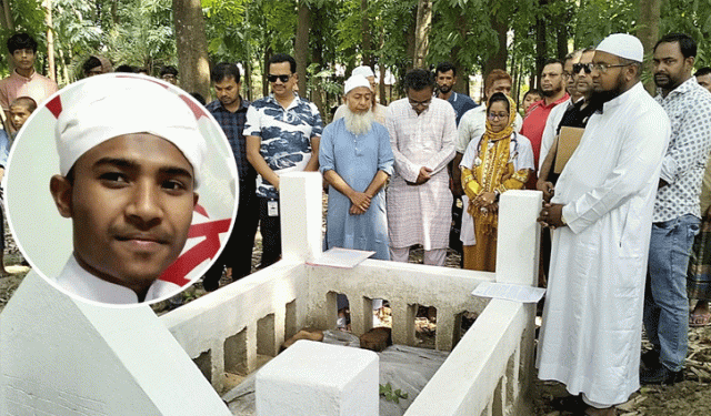 কুমারখালীতে কবর থেকে শহীদের মরদেহ উত্তোলনে পরিবারের বাধা