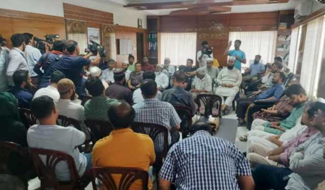 অচলাবস্থার মধ্যেই ক্যাম্পাস ত্যাগ করলেন কুয়েট উপাচার্য