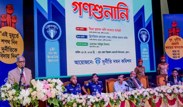 যাদের টাকায় বেতন হয়, আমরা তাদের প্রভু সেজে যাই: দুদক কমিশনার
