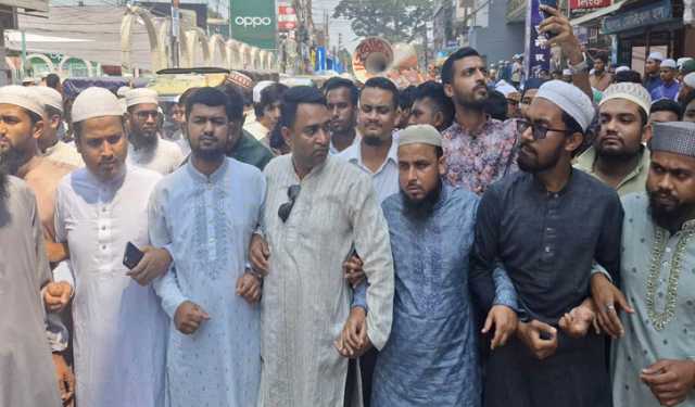 আ. লীগ নিষিদ্ধের দাবিতে কিশোরগঞ্জে বিক্ষোভ
