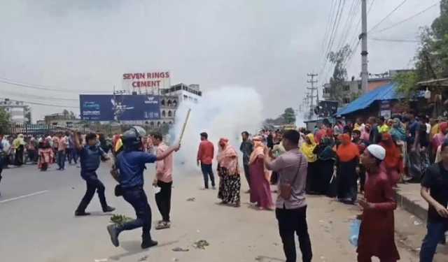 বকেয়া অর্থ পরিশোধের দাবিতে ঢাকা-টাঙ্গাইল মহাসড়ক অবরোধ 
