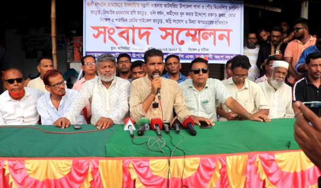 আটঘরিয়ায় বিএনপি অফিস ভাঙচুরের প্রতিবাদে সংবাদ সম্মেলন
