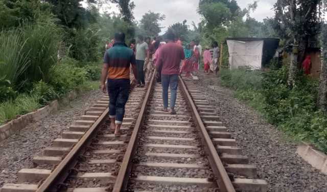 চাটমোহরে ট্রেনে কাটা পড়ে কিশোরীর মৃত্যু