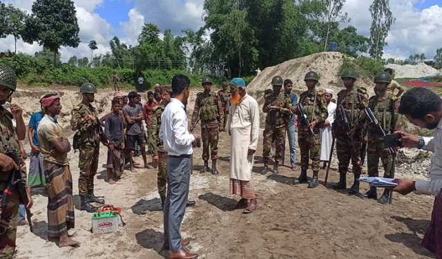 পঞ্চগড়ে অবৈধভাবে বালু-পাথর উত্তোলন করায় ২ জনের কারাদণ্ড 
