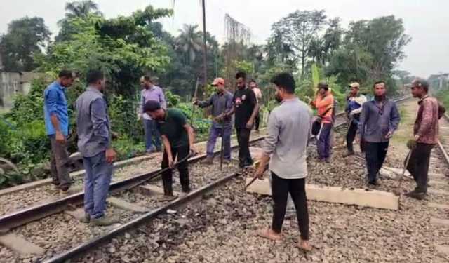 ব্রাহ্মণবাড়িয়ায় ১১ ঘণ্টা পর ট্রেন চলাচল স্বাভাবিক