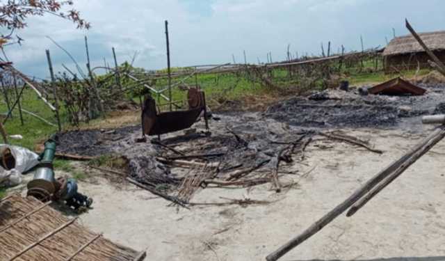 রাজবাড়ীর পদ্মার চ‌রে ১৯ বাড়িতে হামলা, অ‌গ্নিসং‌যোগ
