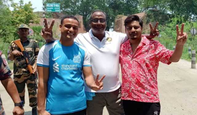 ভারতীয় নাগরিককে বাড়ি ফেরালেন বাংলাদেশের সাংবাদিক