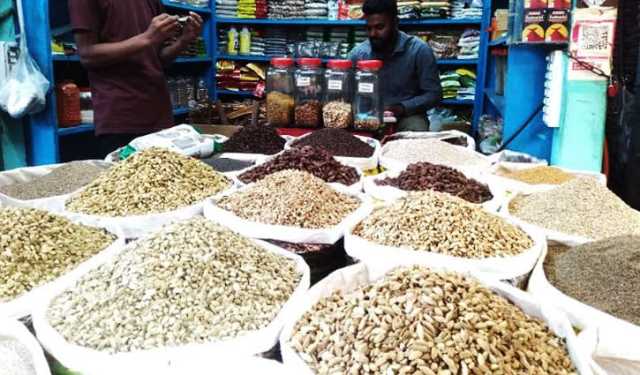 হিলিতে জমে উঠেছে মসলার বাজার, দামে স্বস্তি 