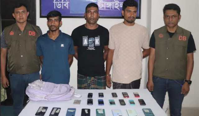 ঢাকা-টাঙ্গাইল মহাসড়কে চলন্ত বাসে ডাকাতির ঘটনায় গ্রেপ্তার ৩