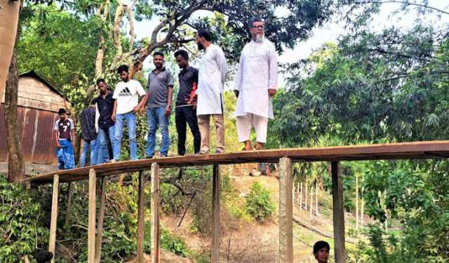 টাঙ্গাইলে যুবকদের স্বেচ্ছাশ্রমে ৬টি কাঠের সেতু নির্মিত