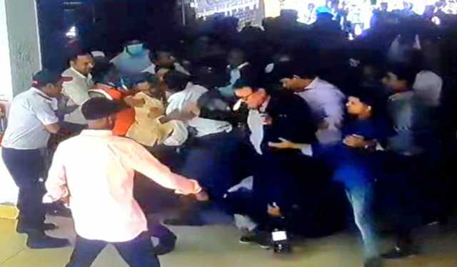 অটোপাসের দাবিতে জাতীয় বিশ্ববিদ্যালয়ের উপাচার্যের ওপর হামলাচেষ্ট