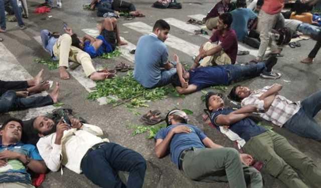তিন দাবিতে রাস্তায় রাত কাটলো জবি শিক্ষার্থীদের 