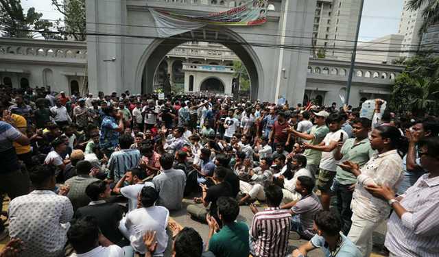 নগর ভবন অবরোধ করে ইশরাক সমর্থকদের বিক্ষোভ