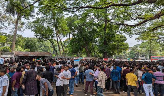 সাম্য হত্যা: ঢাবি ভিসির বাসভবনের সামনে ছাত্রদলের অবস্থান 