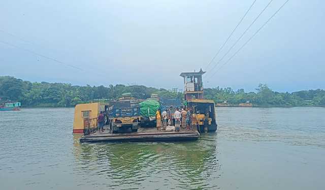 ৫ দিন পর চালু চন্দ্রঘোনা-রাইখালী নৌ রুটে