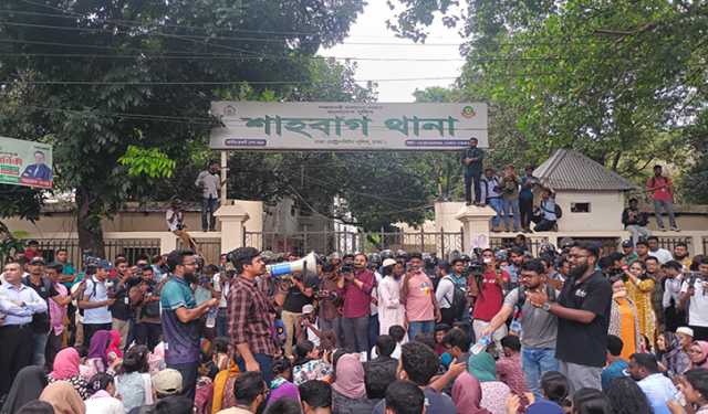 সাম্য হত্যা: শাহবাগ থানার সামনে শিক্ষার্থীদের বিক্ষোভ  