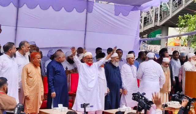 মুক্তি পেয়ে শাহবাগে সমাবেশে যোগ দিলেন আজহারুল ইসলাম