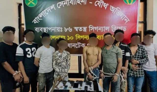 ঢাকায় সেনাবাহিনীর অভিযান, গ্রেপ্তার ১০ 