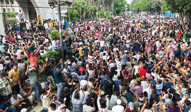 কাকরাইলে অবরোধ, নগর ভবনের সমানেও ইশরাক সমর্থকদের অবস্থান 