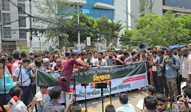 ইসি ভবনের সামনে এনসিপির বিক্ষোভ, সতর্ক পুলিশ