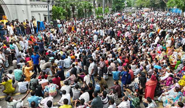 আন্দোলনে অচল ডিএসসিসি, বন্ধ নাগরিক সেবা