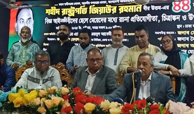‘ডিসেম্বরের মধ্যে নির্বাচন দিয়ে সম্মানের সঙ্গে চলে যান’