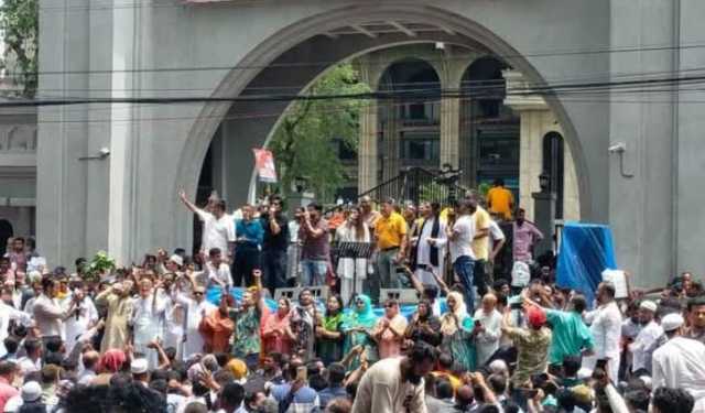 অবরুদ্ধ নগর ভবন, থমকে আছে সেবা