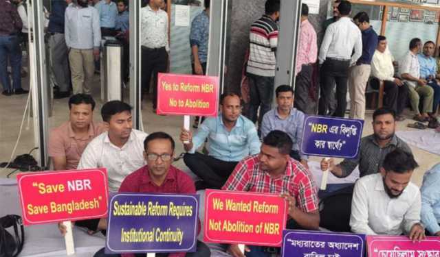 চলছে কর্মবিরতি, অচল এনবিআর 